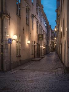 an empty street in an alley at night at Victory Hotel in Stockholm