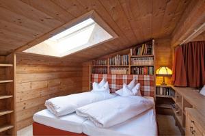 A bed or beds in a room at Hotel Toni