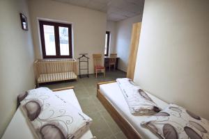 "U Čápa" Krásný apartmán v Sedleci房間的床