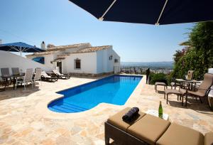 Swimmingpoolen hos eller tæt på Bella Vista by Aguilarent