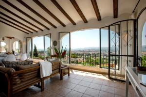 En balkon eller terrasse på Bella Vista by Aguilarent