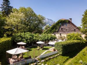 Giardino di Der Schlosswirt zu Anif - Biedermeierhotel und Restaurant