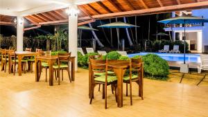 Bazén v ubytování Green Parrot Beach Resort nebo v jeho okolí