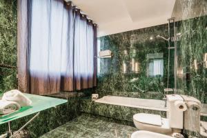 Kúpeľňa v ubytovaní Max Hotel Livorno