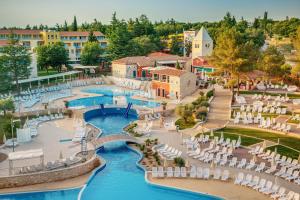 Bazén v ubytovaní Residence Garden Istra Plava Laguna alebo v jeho blízkosti