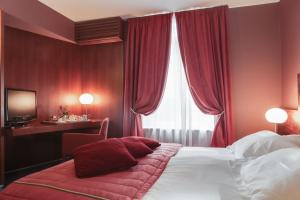 Postel nebo postele na pokoji v ubytování Hôtel & Restaurant Le Relais d'Aumale