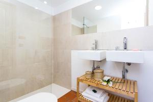 Et badeværelse på Corral del Conde + 106 billeder