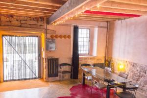 a room with a table and chairs and a window at Casa Rural La Abacería in Mino de Medinaceli