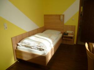 Una cama o camas en una habitación de Hotel Thünenhof