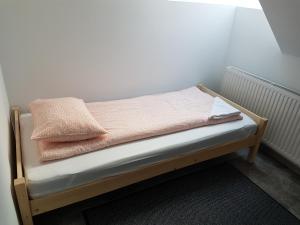 Noclegi u Andrzeja客房内的一张或多张床位