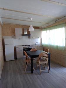 Kuchyň nebo kuchyňský kout v ubytování Camping Pineta + 7 fotografií