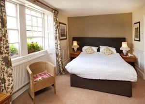 מיטה או מיטות בחדר ב-Woolpack Inn by Greene King Inns