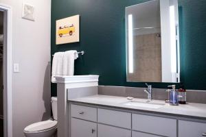 Lavish 2BR in South Congress #244 by WanderJaunt