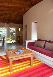 a living room with a couch and a coffee table at Plenilunio Mar de las Pampas in Mar de las Pampas
