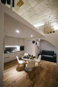 a kitchen and dining room with a table and chairs at COCCA - Le charme de Casa Mia in Polignano a Mare