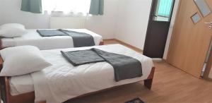 Postel nebo postele na pokoji v ubytování Coroian House