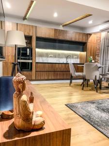 Kuchyň nebo kuchyňský kout v ubytování Contemporary apartment with amazing view of Skopje