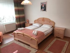 Katil atau katil-katil dalam bilik di Lotusz Apartments in Nyiregyhaza