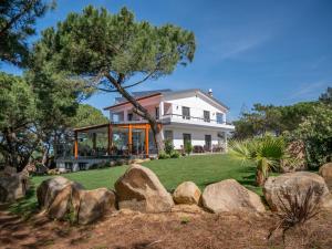 a large white house with rocks in the yard at Azen Cool House in Sintra