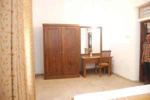 a room with a wooden cabinet and a table at Samudra Unawatuna in Galle