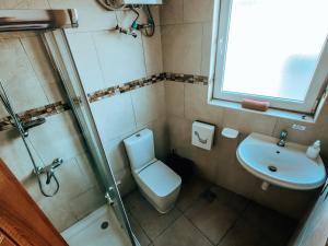 a small bathroom with a toilet and a sink at Marco Polo Party Hostel in St. Julianʼs