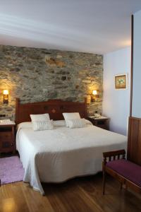 A bed or beds in a room at Hotel Casa Prendes