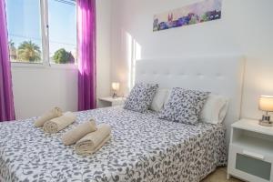 Postel nebo postele na pokoji v ubytování Denia Las Marinas Apartamento + 37 fotografií