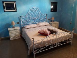 Un pat sau paturi într-o cameră la La Galleria
