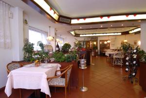 Restaurace v ubytování Hotel Comtes De Challant Albergo Etico Valle d'Aosta
