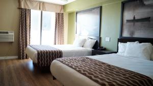 Ένα ή περισσότερα κρεβάτια σε δωμάτιο στο red maple inn and suites