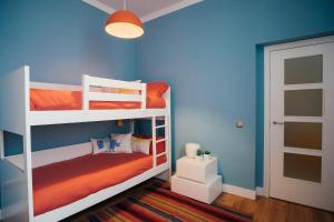 a room with two bunk beds and a blue wall at Heima Puerta del Sol - Palacio Real in Madrid