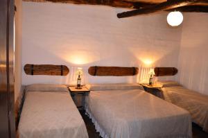 A bed or beds in a room at Finca El Carmen