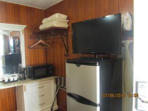 TV i/ili multimedijalni sistem u objektu Great Lakes Motel