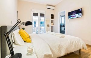 A television and/or entertainment centre at Athens' Top Location Romantic & Well Decor Shining Star