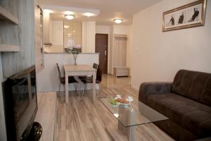 a living room filled with furniture and a table at Premium Key-Apartaments Śródmieście in Warsaw