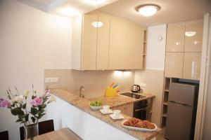a kitchen with a white counter top and white cabinets at Premium Key-Apartaments Śródmieście in Warsaw