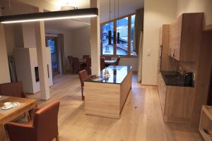 Kuchyňa alebo kuchynka v ubytovaní Kitzbuheler Alpen Penthouse Hollersbach