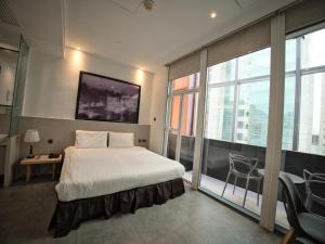 Postel nebo postele na pokoji v ubytování Wifi Boutique Hotel + 37 fotografií