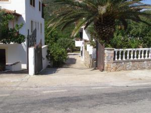 The surrounding neighborhood or a neighborhood close to a vendégházakat