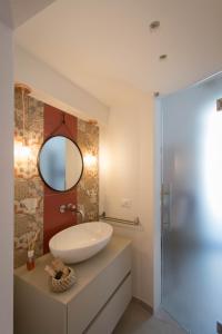 A bathroom at Little House