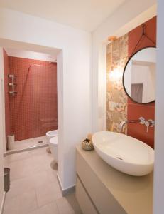 A bathroom at Little House Még 15 kép
