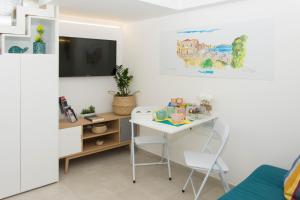 A television and/or entertainment centre at Little House