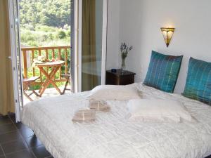 A bed or beds in a room at To Ktima tis Matinas