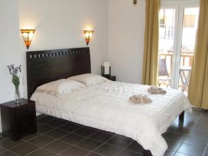A bed or beds in a room at To Ktima tis Matinas
