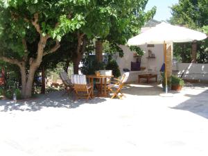 A garden outside To Ktima tis Matinas