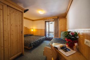 Letto o letti in una camera di Hotel Cime D'Oro