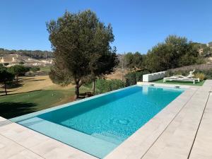 The swimming pool at or close to Villa las Colinas Golf Resort