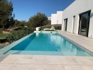 The swimming pool at or close to Villa las Colinas Golf Resort