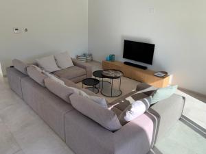 A television and/or entertainment centre at Villa las Colinas Golf Resort