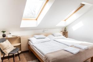 Postel nebo postele na pokoji v ubytování Hetényi Apartmanház és Birtok